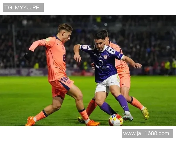 足总杯激战：巴黎圣日耳曼与巴萨战平红牌事件引发全场热议